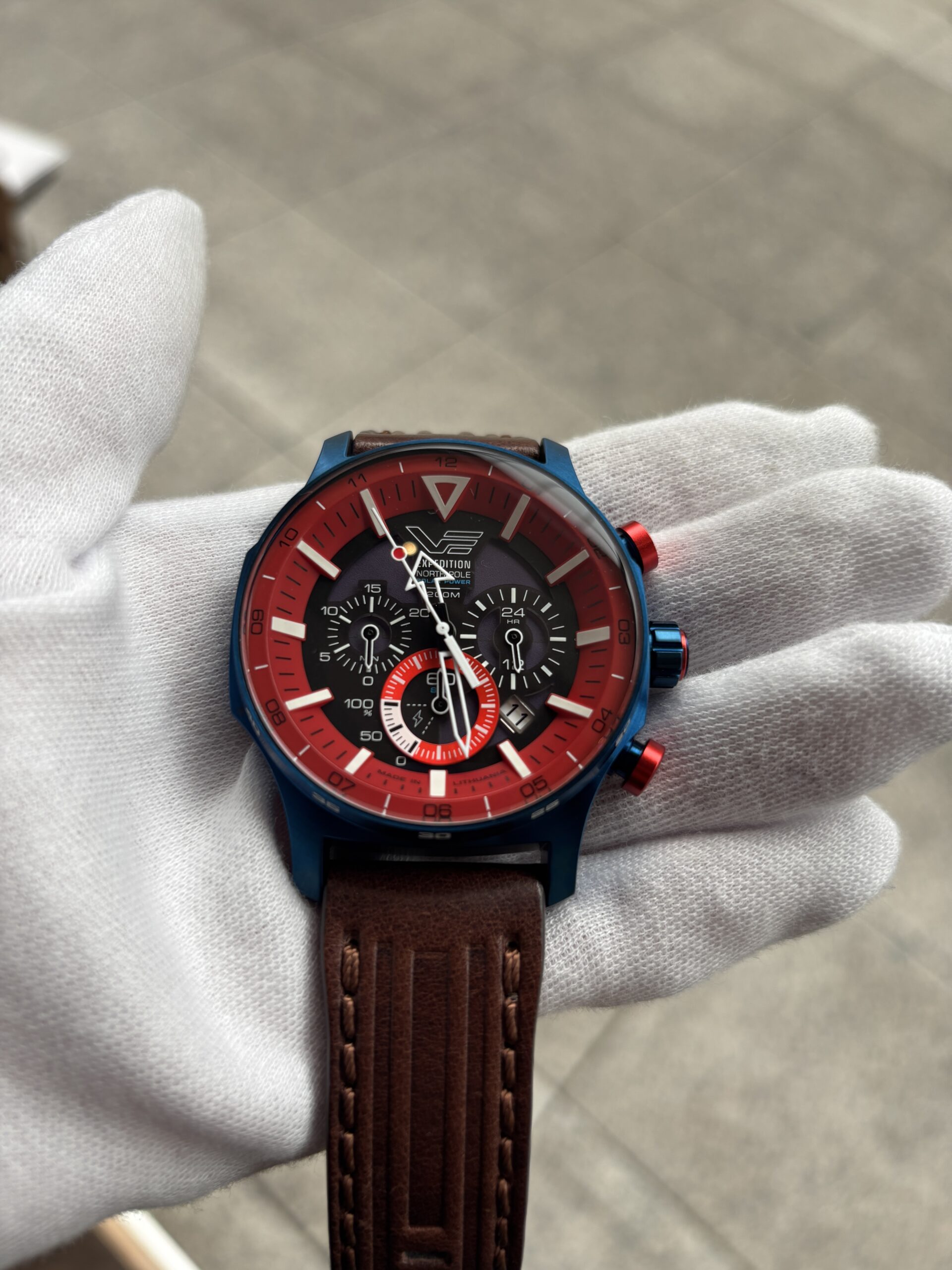 北極を制した“赤と青”の冒険者 | 正美堂時計店 BLOG